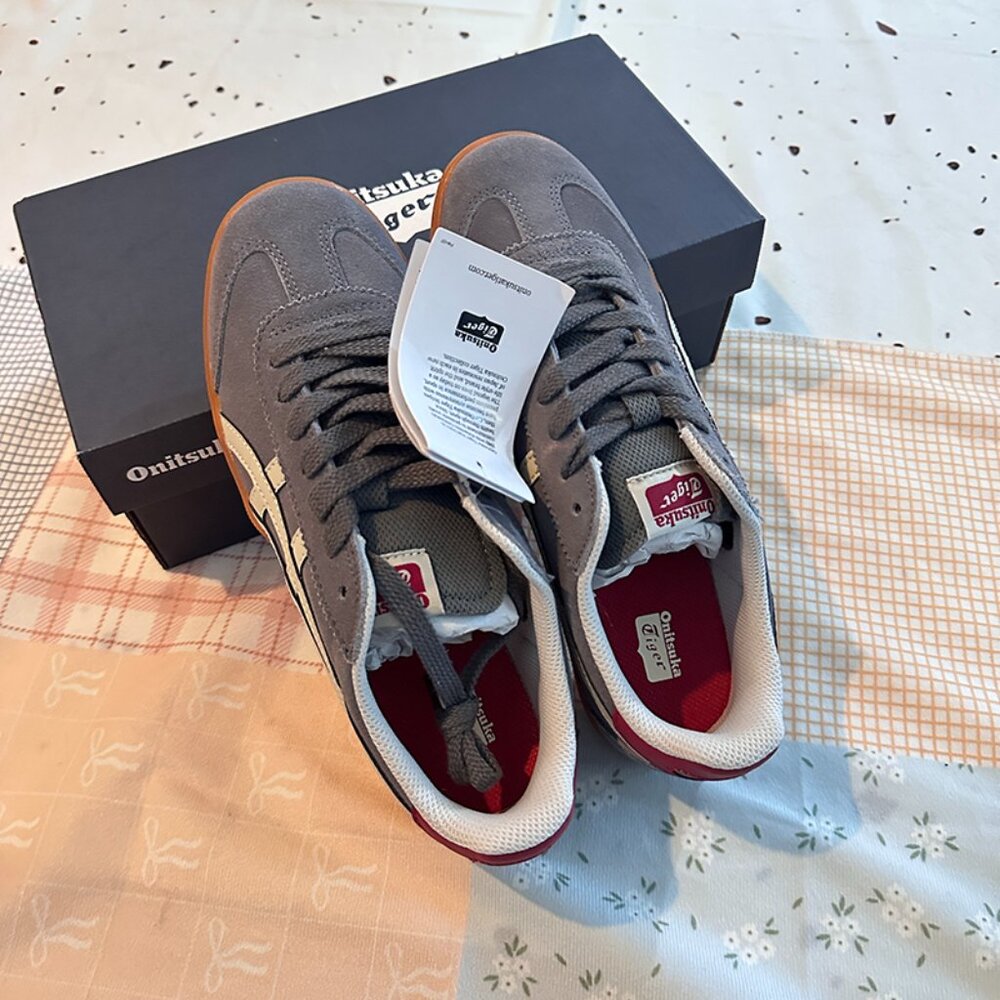 Onitsuka Tiger Gray Sneakers With White Stripes
